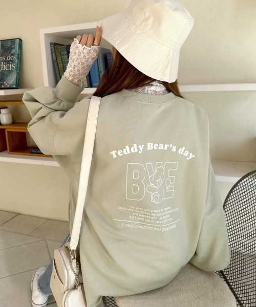 OLIVE des OLIVE（オリーブデオリーブ）の「【WEB限定カラー有】バックプリントチュニックスウェット（スウェット・レディース・ミント/オートミール/ホワイト/ピンク/オフホワイト・FREE）」の4枚目の写真