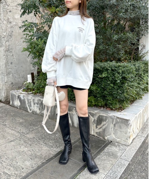 OLIVE des OLIVE（オリーブデオリーブ）の「【WEB限定カラー有】バックプリントチュニックスウェット（スウェット・レディース・ミント/オートミール/ホワイト/ピンク/オフホワイト・FREE）」の6枚目の写真