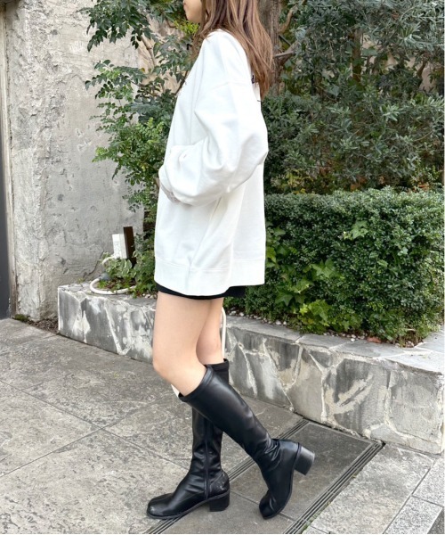 OLIVE des OLIVE（オリーブデオリーブ）の「【WEB限定カラー有】バックプリントチュニックスウェット（スウェット・レディース・ミント/オートミール/ホワイト/ピンク/オフホワイト・FREE）」の7枚目の写真