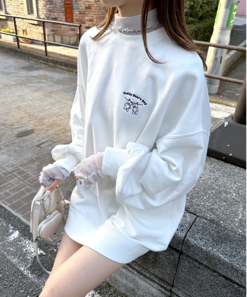 OLIVE des OLIVE（オリーブデオリーブ）の「【WEB限定カラー有】バックプリントチュニックスウェット（スウェット・レディース・ミント/オートミール/ホワイト/ピンク/オフホワイト・FREE）」の12枚目の写真