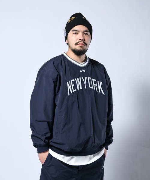 LFYT（エルエフワイティー）の「LFYT ラファイエット [Lafayette] - ナイロン Vネック ウィンドブレーカー プルオーバー [NYLON V-NECK WIND SHIRT]（ナイロンジャケット・メンズ・ベージュ/ネイビー/ブラック・X-LARGE/XX-LARGE/LARGE/MEDIUM）」の3枚目の写真