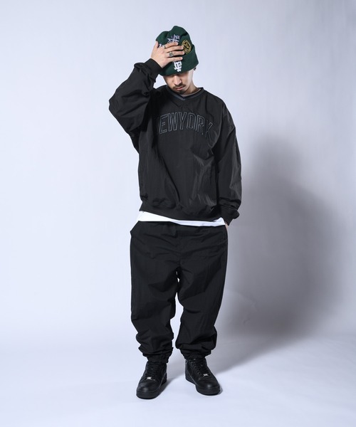 LFYT（エルエフワイティー）の「LFYT ラファイエット [Lafayette] - ナイロン Vネック ウィンドブレーカー プルオーバー [NYLON V-NECK WIND SHIRT]（ナイロンジャケット・メンズ・ベージュ/ネイビー/ブラック・X-LARGE/XX-LARGE/LARGE/MEDIUM）」の4枚目の写真