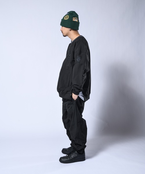 LFYT（エルエフワイティー）の「LFYT ラファイエット [Lafayette] - ナイロン Vネック ウィンドブレーカー プルオーバー [NYLON V-NECK WIND SHIRT]（ナイロンジャケット・メンズ・ベージュ/ネイビー/ブラック・X-LARGE/XX-LARGE/LARGE/MEDIUM）」の7枚目の写真