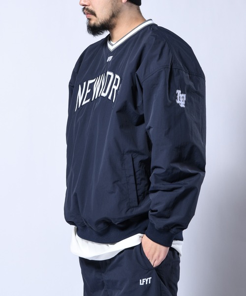 LFYT（エルエフワイティー）の「LFYT ラファイエット [Lafayette] - ナイロン Vネック ウィンドブレーカー プルオーバー [NYLON V-NECK WIND SHIRT]（ナイロンジャケット・メンズ・ベージュ/ネイビー/ブラック・X-LARGE/XX-LARGE/LARGE/MEDIUM）」の13枚目の写真