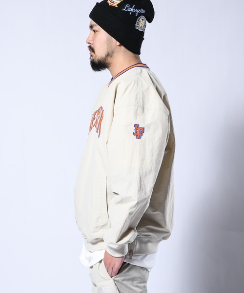 LFYT（エルエフワイティー）の「LFYT ラファイエット [Lafayette] - ナイロン Vネック ウィンドブレーカー プルオーバー [NYLON V-NECK WIND SHIRT]（ナイロンジャケット・メンズ・ベージュ/ネイビー/ブラック・X-LARGE/XX-LARGE/LARGE/MEDIUM）」の9枚目の写真