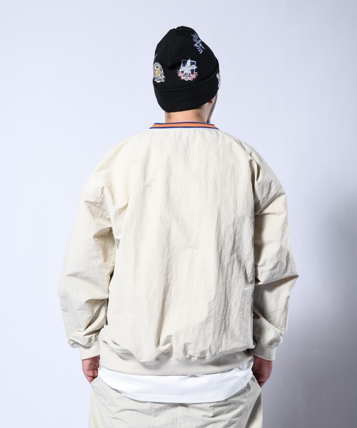 LFYT（エルエフワイティー）の「LFYT ラファイエット [Lafayette] - ナイロン Vネック ウィンドブレーカー プルオーバー [NYLON V-NECK WIND SHIRT]（ナイロンジャケット・メンズ・ベージュ/ネイビー/ブラック・X-LARGE/XX-LARGE/LARGE/MEDIUM）」の10枚目の写真