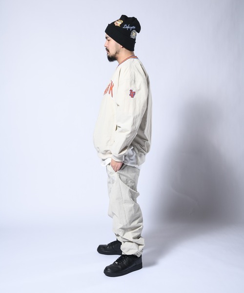 LFYT（エルエフワイティー）の「LFYT ラファイエット [Lafayette] - ナイロン Vネック ウィンドブレーカー プルオーバー [NYLON V-NECK WIND SHIRT]（ナイロンジャケット・メンズ・ベージュ/ネイビー/ブラック・X-LARGE/XX-LARGE/LARGE/MEDIUM）」の11枚目の写真