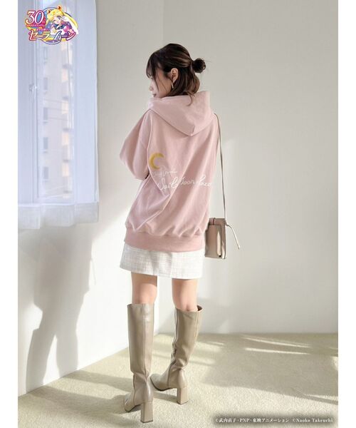 dazzlin（ダズリン）の「【セーラームーン】ランダムポイントアートフーディ（パーカー・レディース・ピンク/オフホワイト/パープル・FREE）」の4枚目の写真