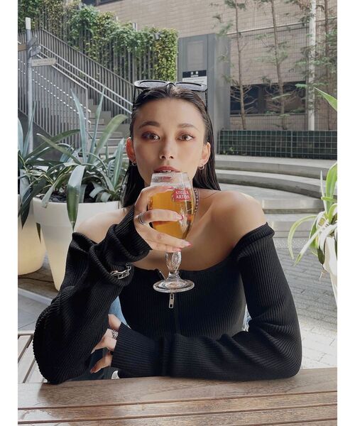 EVRIS(エヴリス)の「フロントジップオフショルニットトップス(ニット/セーター・レディース・ブラック/ホワイト/オレンジ/ブルー・FREE)」の6枚目の写真