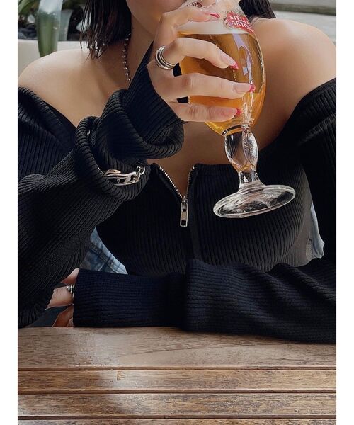 EVRIS(エヴリス)の「フロントジップオフショルニットトップス(ニット/セーター・レディース・ブラック/ホワイト/オレンジ/ブルー・FREE)」の7枚目の写真