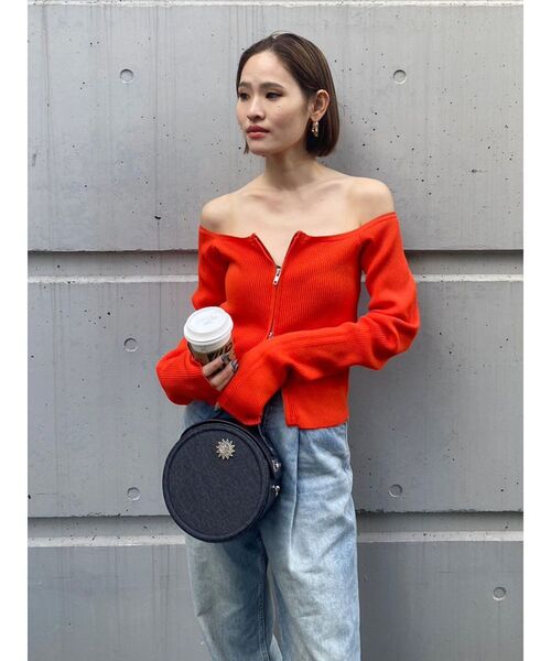 EVRIS(エヴリス)の「フロントジップオフショルニットトップス(ニット/セーター・レディース・ブラック/ホワイト/オレンジ/ブルー・FREE)」の20枚目の写真