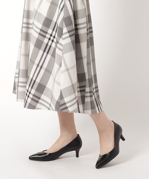 ESPERANZA（エスペランサ）の「履きやすい 疲れにくい 歩きやすいパンプス＜約5.5cmヒール＞ レイン対応 ブラックフォーマル　［サイズ21.0～26.0cm］（パンプス・レディース・ブラック/こしょう色系/ベージュ/ブラック系1・23.5cm/25.5cm/25.0cm/24.0cm/21.0cm/23.0cm/22.0cm/24.5cm/22.5cm/21.5cm/26.0cm）」の18枚目の写真