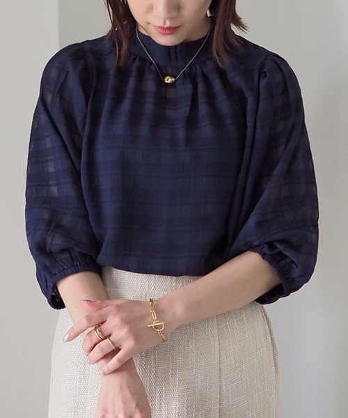 Riberry(リベリー)の「シアーチェックボリューム袖ブラウス(シャツ/ブラウス・レディース・ネイビー/オフホワイト・MEDIUM)」の11枚目の写真
