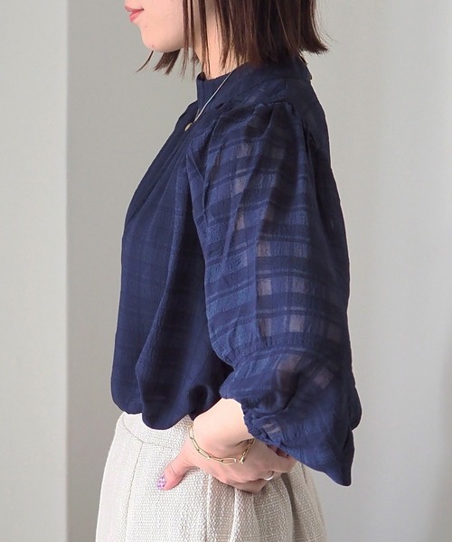Riberry(リベリー)の「シアーチェックボリューム袖ブラウス(シャツ/ブラウス・レディース・ネイビー/オフホワイト・MEDIUM)」の9枚目の写真