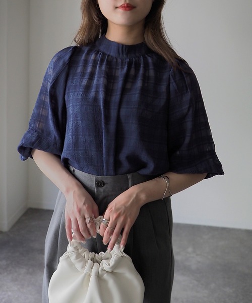 Riberry(リベリー)の「シアーチェックボリューム袖ブラウス(シャツ/ブラウス・レディース・ネイビー/オフホワイト・MEDIUM)」の20枚目の写真