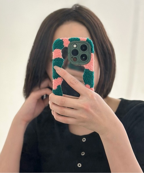 emonique（エモニーク）の「もこもこミラー iPhone スマホケース カバー 【11/12/13/14/14pro対応】（スマホケース/カバー・レディース・ブラック×ホワイト/パープル系その他/ピンク系その他・B/C/D/E/F）」の7枚目の写真