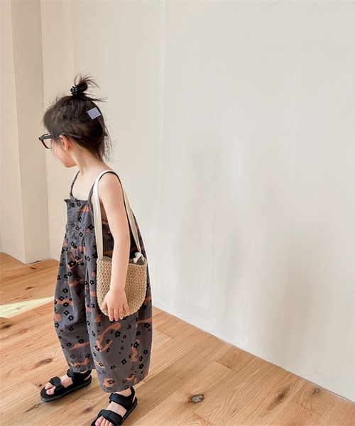 aimoha（アイモハ）の「【aimoha-KIDS-】子供服 プリント7分丈サロペット (SS)（サロペット/オーバーオール・キッズ・ダークグレー/ライトベージュ・80/90/100/110/120/130）」の3枚目の写真