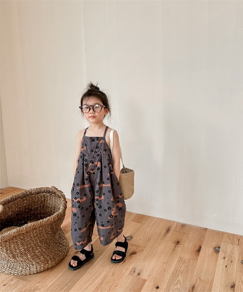 aimoha（アイモハ）の「【aimoha-KIDS-】子供服 プリント7分丈サロペット (SS)（サロペット/オーバーオール・キッズ・ダークグレー/ライトベージュ・80/90/100/110/120/130）」の4枚目の写真