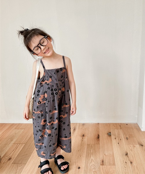 aimoha（アイモハ）の「【aimoha-KIDS-】子供服 プリント7分丈サロペット (SS)（サロペット/オーバーオール・キッズ・ダークグレー/ライトベージュ・80/90/100/110/120/130）」の10枚目の写真