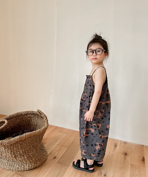 aimoha（アイモハ）の「【aimoha-KIDS-】子供服 プリント7分丈サロペット (SS)（サロペット/オーバーオール・キッズ・ダークグレー/ライトベージュ・80/90/100/110/120/130）」の12枚目の写真