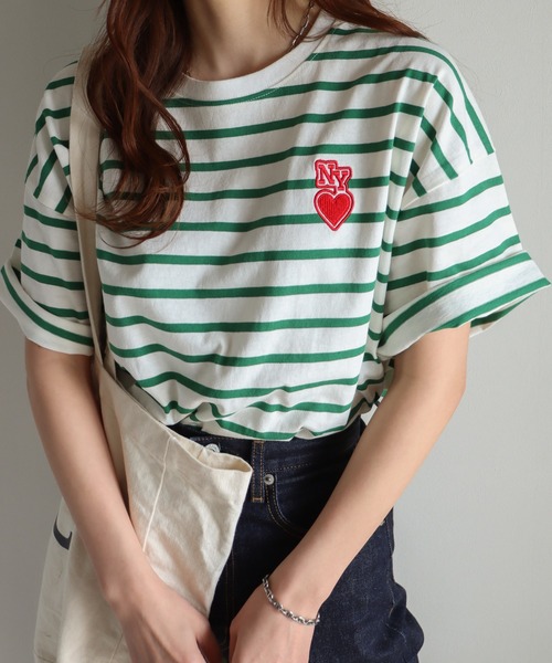 COURO(コウロ)の「NYハートワッペンTシャツ(Tシャツ/カットソー・レディース・ミント/オートミール/ホワイト×ネイビー/ネイビー/ブラック×ホワイト/ホワイト/ネイビー×ホワイト/ホワイト×ブルー/ホワイト×ブラック/ホワイト×グリーン/ブラック/ネイビー系/クリーム・M/L)」の2枚目の写真