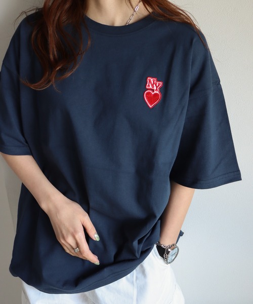 COURO(コウロ)の「NYハートワッペンTシャツ(Tシャツ/カットソー・レディース・ミント/オートミール/ホワイト×ネイビー/ネイビー/ブラック×ホワイト/ホワイト/ネイビー×ホワイト/ホワイト×ブルー/ホワイト×ブラック/ホワイト×グリーン/ブラック/ネイビー系/クリーム・M/L)」の11枚目の写真