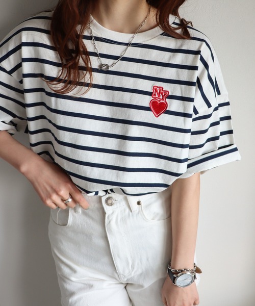 COURO(コウロ)の「NYハートワッペンTシャツ(Tシャツ/カットソー・レディース・ミント/オートミール/ホワイト×ネイビー/ネイビー/ブラック×ホワイト/ホワイト/ネイビー×ホワイト/ホワイト×ブルー/ホワイト×ブラック/ホワイト×グリーン/ブラック/ネイビー系/クリーム・M/L)」の5枚目の写真