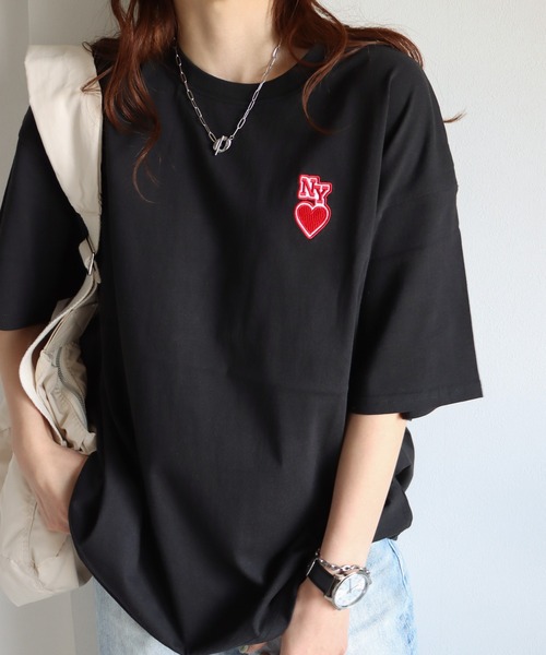 COURO(コウロ)の「NYハートワッペンTシャツ(Tシャツ/カットソー・レディース・ミント/オートミール/ホワイト×ネイビー/ネイビー/ブラック×ホワイト/ホワイト/ネイビー×ホワイト/ホワイト×ブルー/ホワイト×ブラック/ホワイト×グリーン/ブラック/ネイビー系/クリーム・M/L)」の6枚目の写真