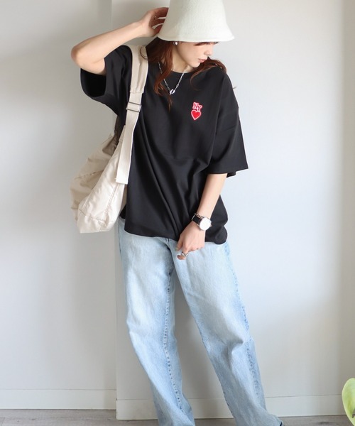 COURO(コウロ)の「NYハートワッペンTシャツ(Tシャツ/カットソー・レディース・ミント/オートミール/ホワイト×ネイビー/ネイビー/ブラック×ホワイト/ホワイト/ネイビー×ホワイト/ホワイト×ブルー/ホワイト×ブラック/ホワイト×グリーン/ブラック/ネイビー系/クリーム・M/L)」の15枚目の写真