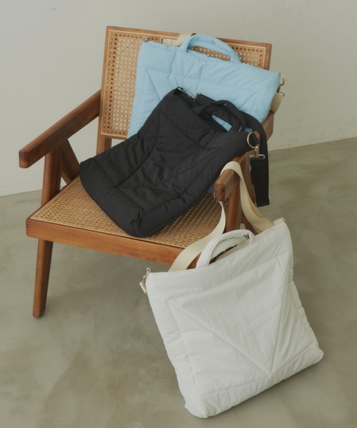 idem（イデム）の「padded big shoulder bag/中綿キルティングショルダーバッグ（トートバッグ・レディース・オフホワイト/ブルー/ブラック・FREE）」の15枚目の写真