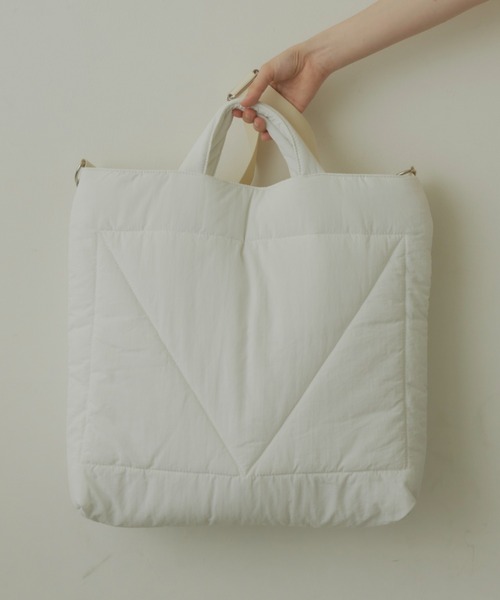 idem（イデム）の「padded big shoulder bag/中綿キルティングショルダーバッグ（トートバッグ・レディース・オフホワイト/ブルー/ブラック・FREE）」の9枚目の写真