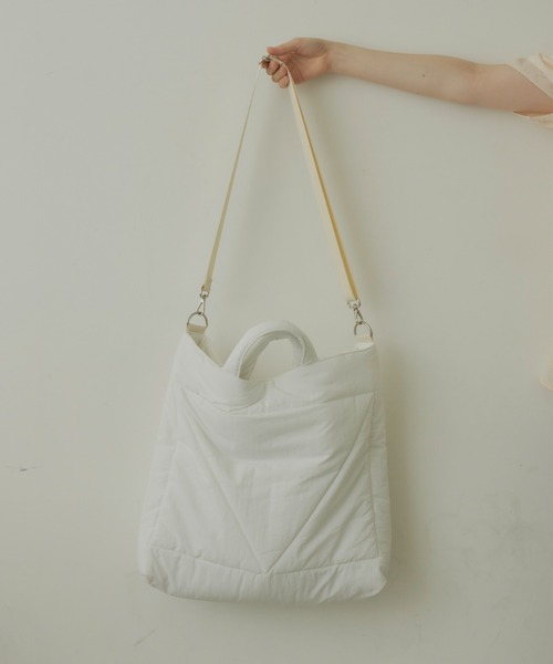 idem（イデム）の「padded big shoulder bag/中綿キルティングショルダーバッグ（トートバッグ・レディース・オフホワイト/ブルー/ブラック・FREE）」の10枚目の写真