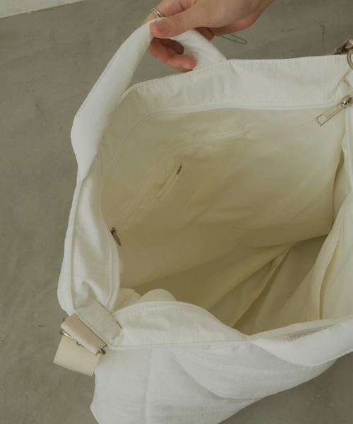 idem（イデム）の「padded big shoulder bag/中綿キルティングショルダーバッグ（トートバッグ・レディース・オフホワイト/ブルー/ブラック・FREE）」の11枚目の写真