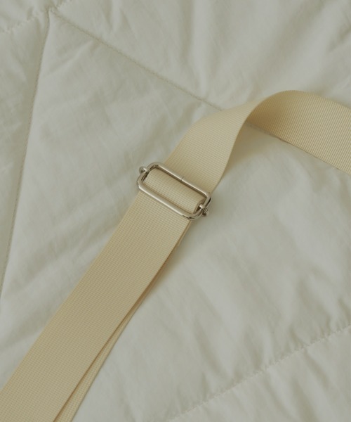 idem（イデム）の「padded big shoulder bag/中綿キルティングショルダーバッグ（トートバッグ・レディース・オフホワイト/ブルー/ブラック・FREE）」の13枚目の写真