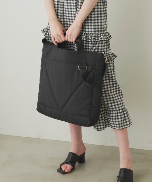 idem（イデム）の「padded big shoulder bag/中綿キルティングショルダーバッグ（トートバッグ・レディース・オフホワイト/ブルー/ブラック・FREE）」の16枚目の写真