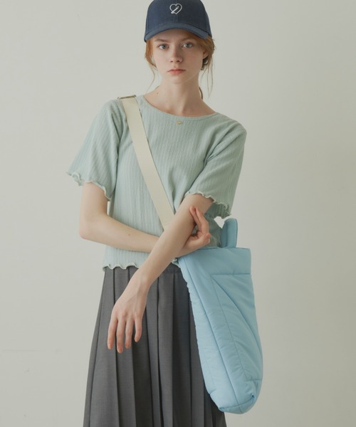 idem（イデム）の「padded big shoulder bag/中綿キルティングショルダーバッグ（トートバッグ・レディース・オフホワイト/ブルー/ブラック・FREE）」の4枚目の写真