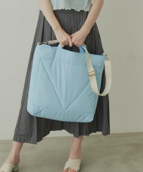 idem（イデム）の「padded big shoulder bag/中綿キルティングショルダーバッグ（トートバッグ・レディース・オフホワイト/ブルー/ブラック・FREE）」の5枚目の写真