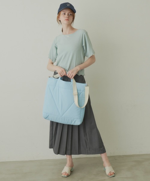 idem（イデム）の「padded big shoulder bag/中綿キルティングショルダーバッグ（トートバッグ・レディース・オフホワイト/ブルー/ブラック・FREE）」の6枚目の写真