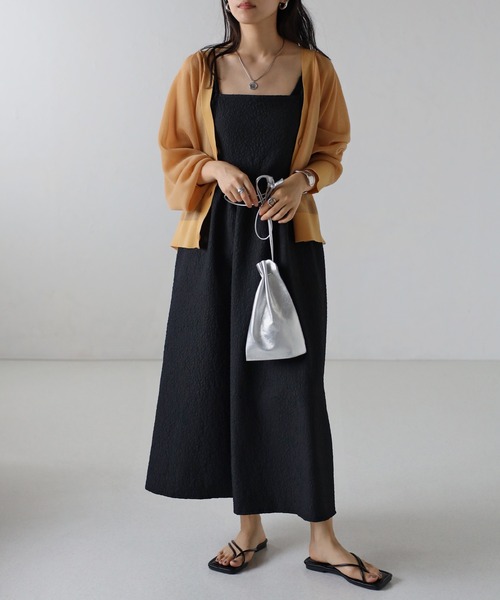 amini(アミニ)の「フクレジャガードキャミワンピース(ワンピース・レディース・アイボリー/ブラック・MEDIUM)」の2枚目の写真