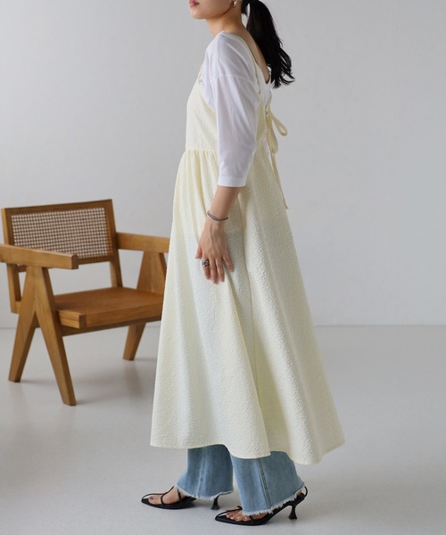 amini(アミニ)の「フクレジャガードキャミワンピース(ワンピース・レディース・アイボリー/ブラック・MEDIUM)」の3枚目の写真