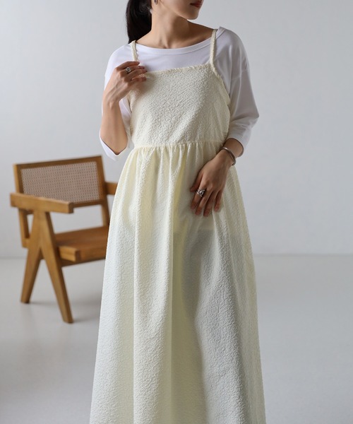 amini(アミニ)の「フクレジャガードキャミワンピース(ワンピース・レディース・アイボリー/ブラック・MEDIUM)」の11枚目の写真