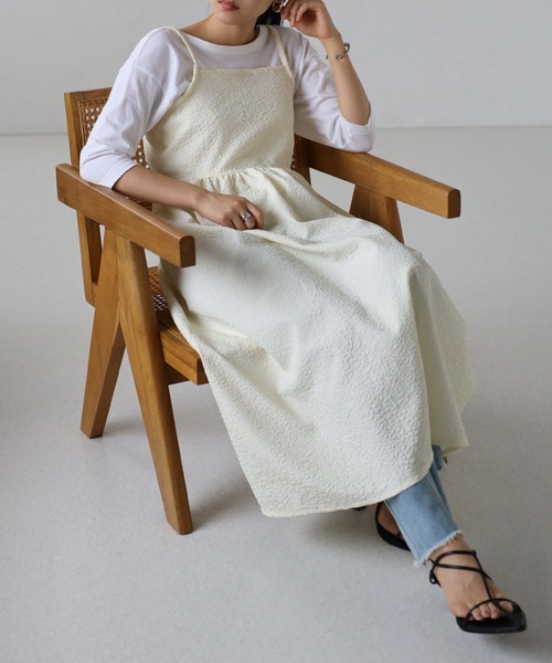 amini(アミニ)の「フクレジャガードキャミワンピース(ワンピース・レディース・アイボリー/ブラック・MEDIUM)」の17枚目の写真