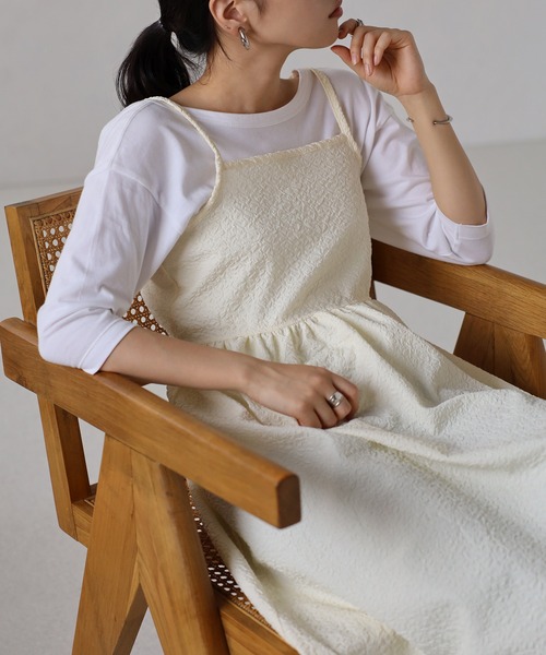 amini(アミニ)の「フクレジャガードキャミワンピース(ワンピース・レディース・アイボリー/ブラック・MEDIUM)」の6枚目の写真