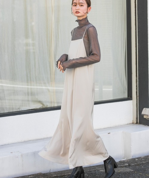 SENSE OF PLACE by URBAN RESEARCH（センスオブプレイスバイアーバンリサーチ）の「ラメシアーハイネックトップ（Tシャツ/カットソー・レディース・ライトベージュ/チャコールグレー/グリーン・ONE）」の7枚目の写真