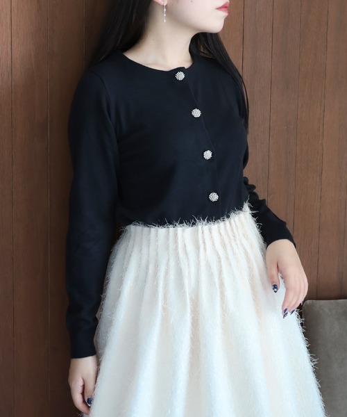 ASTORIA ODIER(アストリアオディール)の「ジュエリーボタンカーディガン(カーディガン/ボレロ・レディース・ラベンダー/アイボリー/ブラック/ピンクベージュ・SMALL/MEDIUM/LARGE)」の1枚目の写真