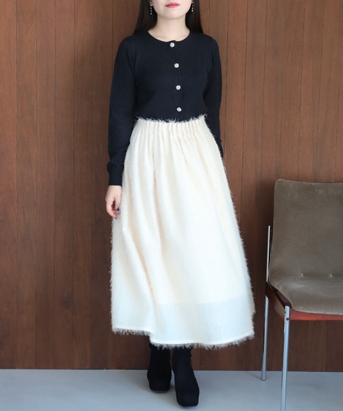 ASTORIA ODIER(アストリアオディール)の「ジュエリーボタンカーディガン(カーディガン/ボレロ・レディース・ラベンダー/アイボリー/ブラック/ピンクベージュ・SMALL/MEDIUM/LARGE)」の10枚目の写真