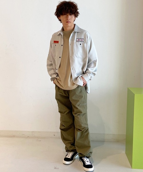 SANTA CRUZ(サンタクルーズ)の「【ムラサキスポーツ限定】SANTACRUZ/サンタクルーズ 長袖シャツ ワークシャツ ストライプ柄 502241202(シャツ/ブラウス・メンズ・ライトベージュ/グレイッシュブルー・L/XL/M)」の3枚目の写真