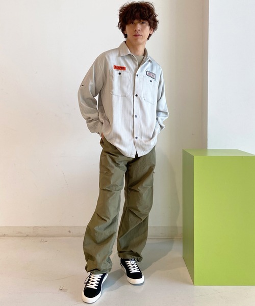 SANTA CRUZ(サンタクルーズ)の「【ムラサキスポーツ限定】SANTACRUZ/サンタクルーズ 長袖シャツ ワークシャツ ストライプ柄 502241202(シャツ/ブラウス・メンズ・ライトベージュ/グレイッシュブルー・L/XL/M)」の4枚目の写真