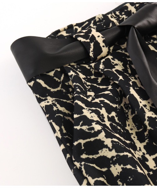 Settimissimo（セッティミッシモ）の「ITALYリボンベルト付　モノトーン柄　フレアパンツ（その他パンツ・レディース・ブラック・FREE）」の13枚目の写真