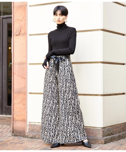 Settimissimo（セッティミッシモ）の「ITALYリボンベルト付　モノトーン柄　フレアパンツ（その他パンツ・レディース・ブラック・FREE）」の4枚目の写真